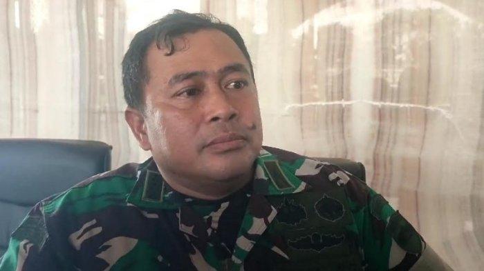 KAPENDAM I BUKIT BARISAN - Kapendam 1 Bukit Barisan, Kolonel Dody Yudha saat memberikan keterangan soal insiden kericuhan antara personel TNI dengan warga yang ada Desa Durin Simbelang, Kecamatan Pancurbatu, Kamis (30/1/2025).