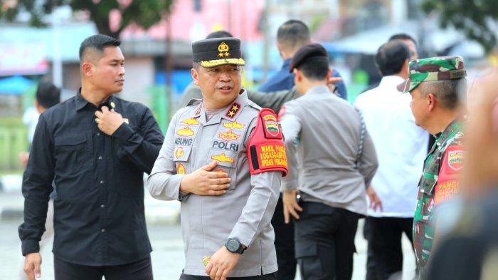 Kapolda Sumut, Irjen Pol Agung Setya Imam Effendi, bersama Gubernur Sumut Edy Rahmayadi dan Pangdam I Bukit Barisan Mayjen TNI Achmad Daniel Chardin mendampingi kunjungan kerjan Presiden Jokowi di Kota Medan, Sabtu (19/8/2023).