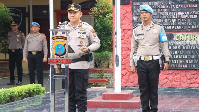 Kapolres Binjai, AKBP Rio Alexander melantik kenaikan pangkat personel polres Binjai sebanyak 45 orang, di Halaman Polres Binjai, yang berada di Jalan Sultan Hasanuddin, Binjai Kota, Kota Binjai, Sumatera Utara, Rabu (3/1/2024). 