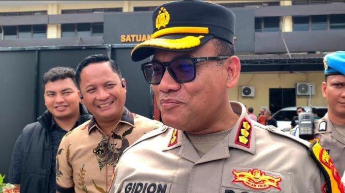 Kapolrestabes Medan, Kombes pol Gidion Arief Setyawan saat menyampaikan perkembangan kasus penemuan mayat di dalam sumur di Jalan Dahlia, Desa Tanjung Selamat, Kecamatan Sunggal, Deliserdang, Jumat (3/1/2025). TRIBUN-MEDAN/ALFIANSYAH