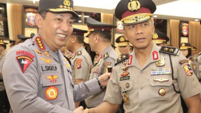 PEJABAT BARU: Kapolri Jenderal Pol Listyo Sigit Prabowo dan Irjen Pol. Rudi Setiawan (kanan) yang  resmi menggantikan Irjen Pol. Dr. Akhmad Wiyagus sebagai Kapolda Jawa Barat.