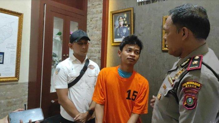 Kapolsek Helvetia, Kompol Alexander Putra Piliang sedang merilis Gilang, pelaku pembunuhan terhadap Abang tirinya bernama Panji Satria, Senin (6/5/2024).