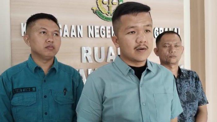 Kasi Intel Kejari Tanjungbalai, Juergen Panjaitan menerangkan terkait tuntutan mati terhadap tiga orang terdakwa kepemilikan narkotika 113 kg sabu di Kantor Kejaksaan Negeri Tanjungbalai, Jalan Jendral Sudirman, Kota Tanjungbalai, Rabu (15/1/2025).