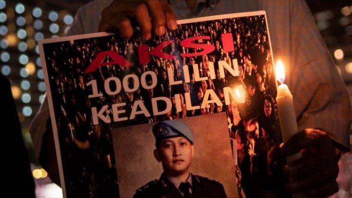 Poster saat aksi seribu lilin dan doa bersama untuk Alm Brigadir Yosua Hutabarat di Bundaran HI, Jakarta, Jumat (22/7/2022) lalu.