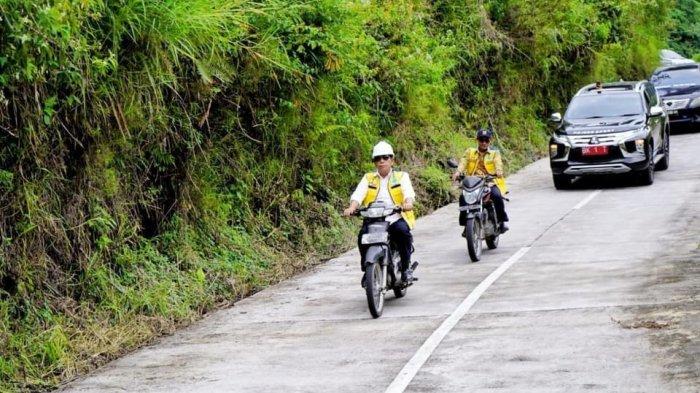 Pemkab Simalungun memperbaiki jalan lintas perbatasan dengan Kabupaten Karo yang ada di Kecamatan Silimakuta berdasarkan hibah Kementerian PUPR