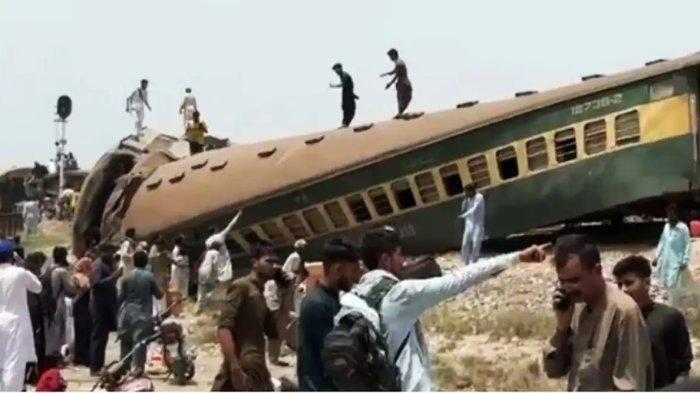 Kecelakaan kereta api di Pakistan, Minggu (6/8/2023)