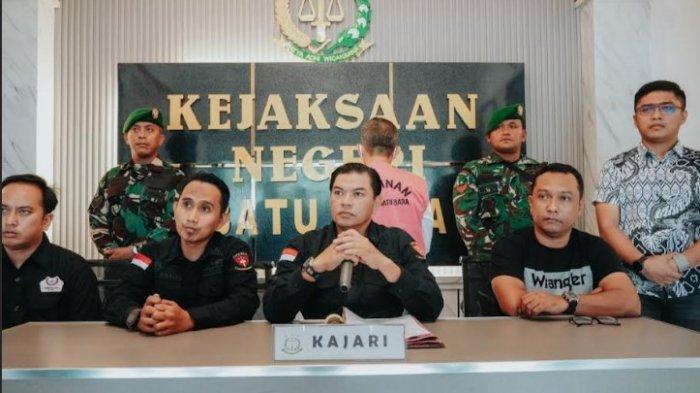 KASUS KORUPSI: Kejaksaan Batubara resmi ditahan mantan Kepala Dinas Komunikasi dan Informatika (Kominfo) Pemerintah Provinsi Sumatera Utara (Sumut) Ilyas Sitorus pada Jumat (11/4/2025).