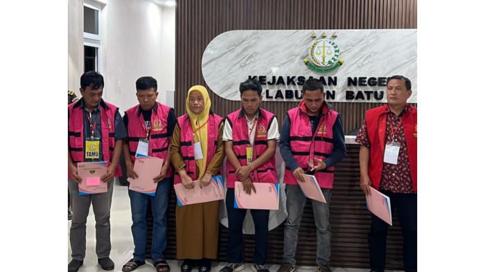 Kejari Labuhanbatu menetapkan tujuh orang tersangka dalam dugaan tindak pidana korupsi (Tipikor) renovasi tiga gedung puskesmas di Dinas Kesehatan Labuhanbatu tahun anggaran 2023.