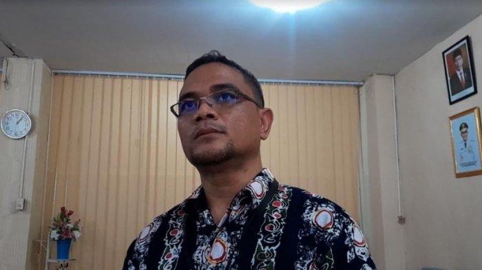 Kepala Bidang Pembinaan SMK Dinas Pendidikan Sumatra Utara, Suhendri saat diwawancarai di ruangannya, Kamis (18/4/2024). Ia menanggapi terkait meninggalnya siswa SMK Negeri 1 Siduaori Nias Selatan, Yaredi Nduru (17) yang diduga akibat kekerasan yang dilakukan oleh Kepala Sekolah, Safrin Zebua (37).
