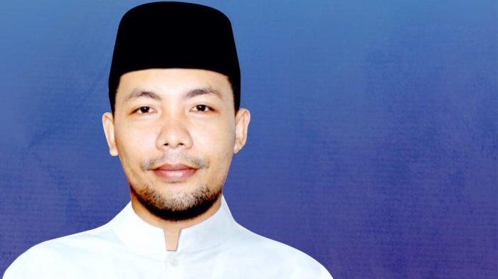 Sosok Kepala Desa Cikamunding berinisial Y yang digrebek warga saat selingkuh bersama istri orang. Diduga bernama lengkap Yayan Hendrayana