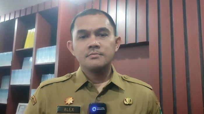 Kepala Dinas Pendidikan Sumut Alexander Sinulingga saat diwawancarai di kantornya,Selasa (8/7/2025). Alex beberkan soal anggaran Rp 1,6 miliar untuk keperluan tenaga ahli di Disdik Sumut.