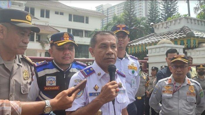Kepala Dinas Perhubungan Kota Medan Iswar Lubis sampaikan bertemu dengan para aksi unjuk rasa di kantor Wali Kota Medan  (29/7/2024). Dikatakannya, pemilihan vendor berasal dari e-katalog.