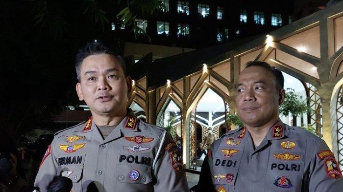 Kepala Korps Lalu Lintas (Kakorlantas) Polri Irjen Pol Firman Shantyabudi (kiri) dan Kadiv Humas Polri Irjen Dedi Prasetyo di Mabes Polri, Jakarta, Kamis (2/3/2023) lalu.(KOMPAS.com/Rahel)