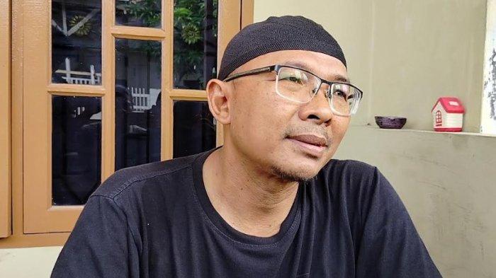SOPIR TAKSOL DIBUNUH: Kepling III Kelurahan Tanjung Gusta, Kecamatan Medan Helvetia Budi Darma, menceritakan bahwa Michael Fredrik Pakpahan sebelumnya dilaporkan hilang, Kamis (10/4/2025)