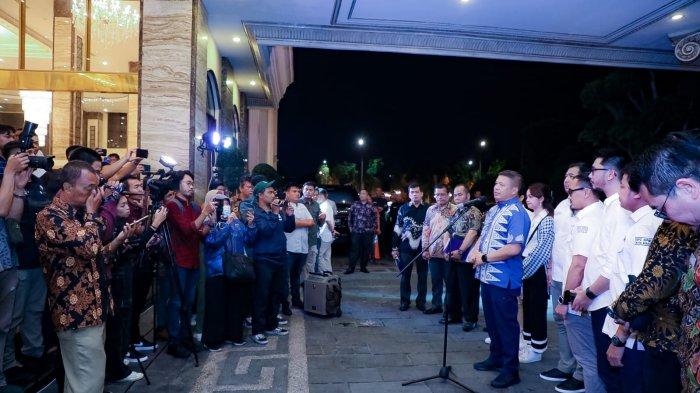 Kapolda Sumut Irjen Pol Agung Setya memberi keterangan pers dalam rangka menginisiasi kerjasama business to business (B to B) antara para pelaku Usaha Mikro Kecil dan Menengah (UMKM) dengan 14 hotel berbintang di Kota Medan, Jumat (11/8/2023).