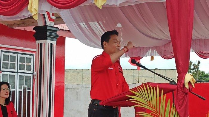 Ketua DPC PDI Perjuangan Humbahas, Oloan Paniaran Nababan saat berada pada acara Rakercab PDI-P Humbahas, Kamis (3/11/2022).