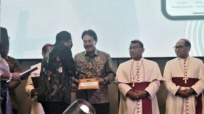 Ketua LP3KN, Muliawan Margadana yang baru menerima ucapan selamat dari Menteri Agama RI Yaqut Cholil Qoumas, di Jakarta, Kamis (16/5/2024) (HO)