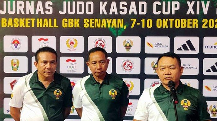 Ketua Panitia Pelaksana Kejurnas Judo Piala KASAD XIV/2023 Kolonel Inf Albert Simanjuntak (kiri). (Istimewa)