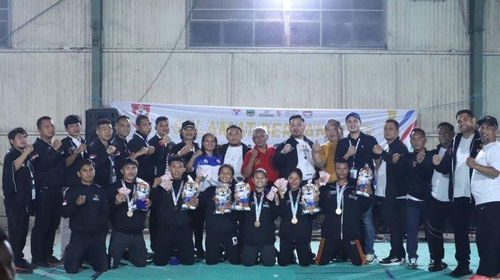 Ketua Umum KORMI Sumut Baharuddin Siagian diwakili Wakil Ketua Umum Herri Zulkarnain, Sekum KORMI Sumut Sekretaris KORMI Sumut Budi Syahputra, Ketua Kontingen Beny Hidayat serta Ofisial KORMI Sumut lainnya foto bersama dengan pegiat Asosiasi Seni Tarung Tradisi Indonesia (ASTA) yang berhasil menyabet emas pada event Festival Olahraga Nasional (Fornas) VII di Bandung, Jawa Barat, Kamis (6/7/2023