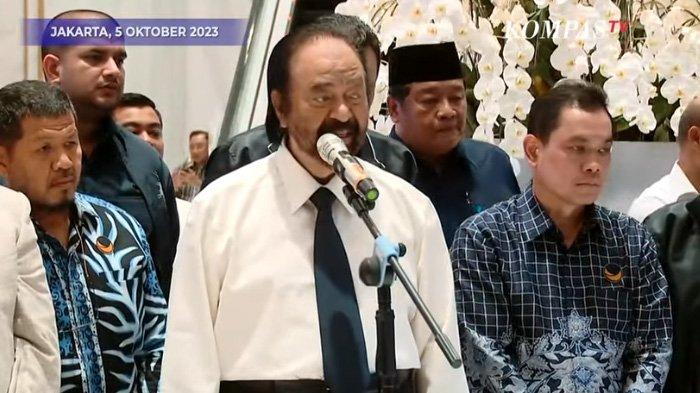 Ketua Umum Partai NasDem Surya Paloh memberikan klarifikasi terkait rumor dirinya akan membubarkan partainya jika ada kader partainya korupsi. Menurutnya, Surya Paloh, tidak pernah mengatakan seperti yang diisukan jika ada kader partai korupsi partainya dibubarkan. Hal itu disampaikan Surya Paloh, saat konferensi pers terkait kasus dugaan korupsi Mentan Syahrul Yasin Limpo di NasDem Tower, Jakarta Pusat, Kamis (5/10/2023). (tangkapan youtube kompas tv)