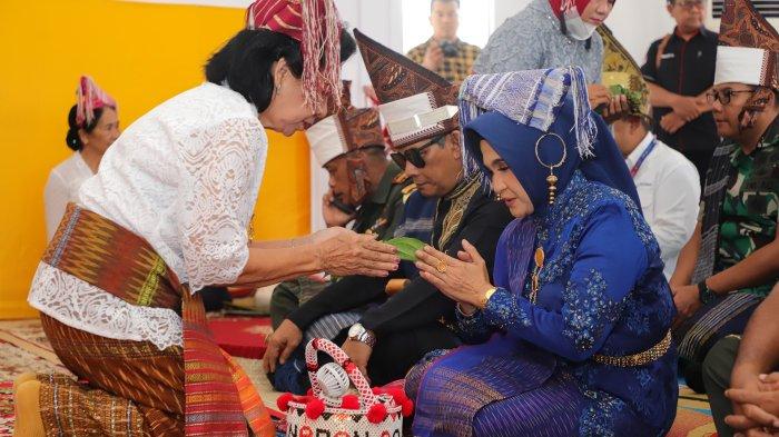 Wali Kota Pematangsiantar dr Susanti Dewayani SpA mendukung dibangunnya Tugu Raja Sang Naualuh Damanik pada tahun 2024 ini.