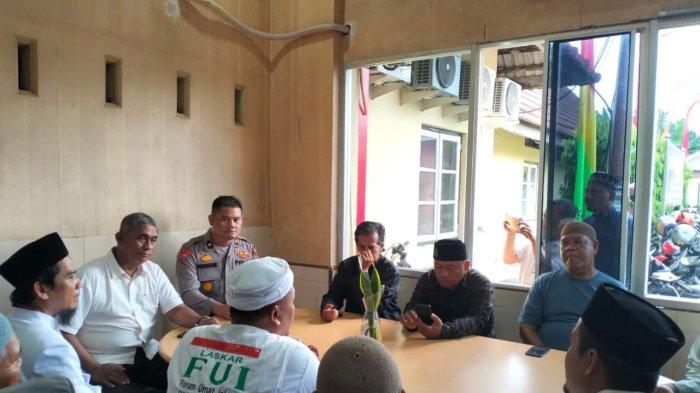 Komunitas Umat Islam Kota Binjai pada, Senin (26/6/2023) telah mendatangi Polres Binjai guna menyampaikan sikap atas maraknya aksi kriminalitas seperti begal dan geng motor. 