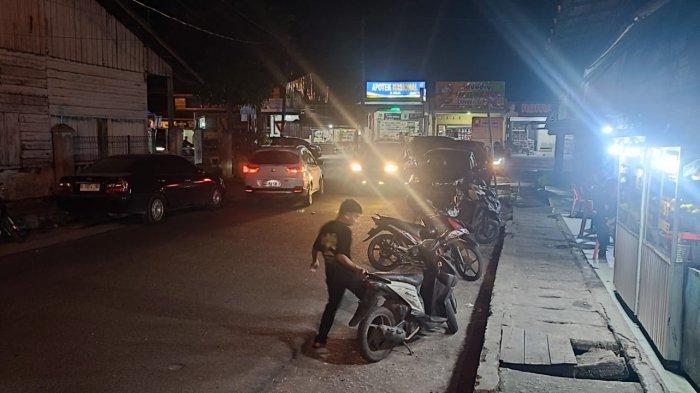Kondisi di Jalan Rumah Sakit Kecamatan Sidikalang Kabupaten Dairi pasca terjadinya gempa berkekuatan 5,2 Magnitudo yang berasal dari Kabupaten Aceh Selatan, Provinsi Aceh, Jumat (11/7/2025).