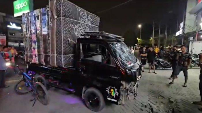 Kondisi mobil usai diamuk massa