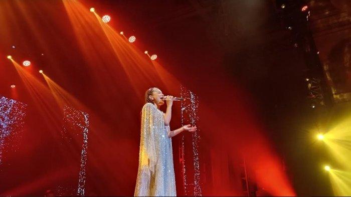 Konser Rossa 25th shining years di Regale International Medan, Sabtu (17/9/2022)