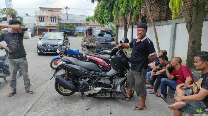 Korban salah isi BBM harusnya Pertalite Malah diisi Solar di SPBU 14.203.180 Jalan Pertahanan, Kecamatan Patumbak, Senin (26/2/2024).