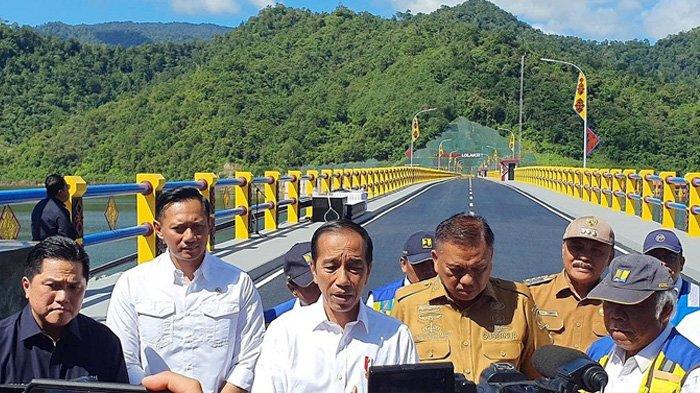 Menteri ATR/BPN Agus Harimurti Yudhoyono (AHY) menceritakan pengalaman pertamanya menemani Presiden Jokowi kunjungan kerja. AHY mendampingi Presiden Joko Widodo (Jokowi) ke Manado, Sulawesi Utara, Kamis (23/2/2024). Ini merupakan kunjungan kerja pertama AHY ke daerah bersama Presiden Jokowi usai masuk kabinet. Diketahui, Presiden Jokowi melantik AHY menjadi Menteri Agraria dan Tata Ruang/Kepala Badan Pertanahan Nasional (ATR/BPN) di Istana Negara, Jakarta, Rabu (23/2/2024). (X/AgusYudhoyono)