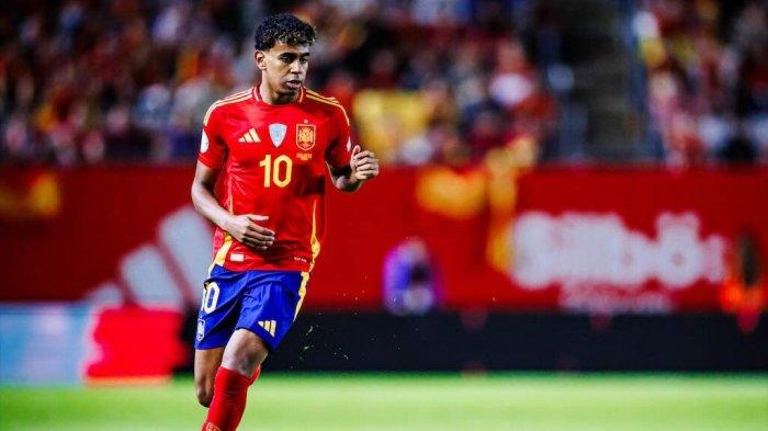 Pelatih Timnas Spanyol Luis de La Fuente memuji Lamine Yamal dan beranggapan sang pemain merupakan pemain hebat di usianya yang masih 17 tahun.  