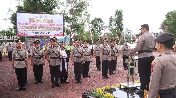 Kapolres Simalungun, AKBP Choky Sentosa Meliala, SIK SH MH pimpin Sertijab di Lapangan Apel Mako Polres Simalungun, Jalan Jhon Horailam Saragih, Pamatang Raya, Kecamatan Raya, Kabupaten Simalungun, Jumat (12/7/2024).