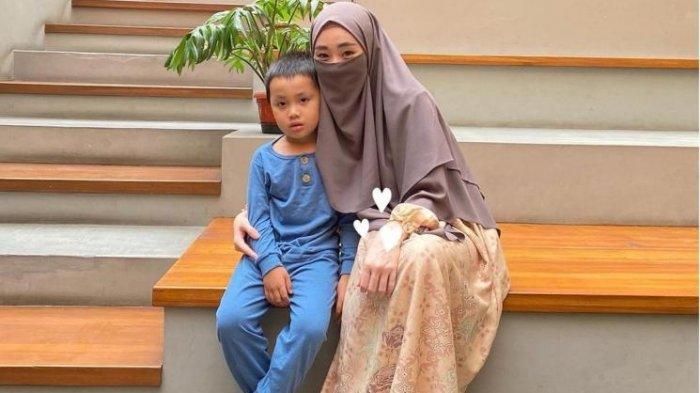 Larissa Chou bersama Yusuf