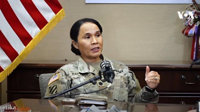 PERWIRA MILITER AS- Letkol Rosita Aruan Orchid Baptiste atau Rosita Baptiste, adalah perwira menengah militer Amerika Serikat (AS) yang berasal dari Indonesia. Ia merupakan alumni Universitas Sumatera Utara (USU).(YouTube VOA Indonesia)