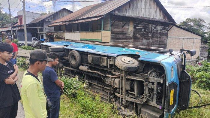 Lokasi lakalantas di Kelurahan Pasar Lumbanjulu, Kecamatan Lumbanjulu, Kabupaten Toba pada hari inj, Jumat (17/5/2024). 