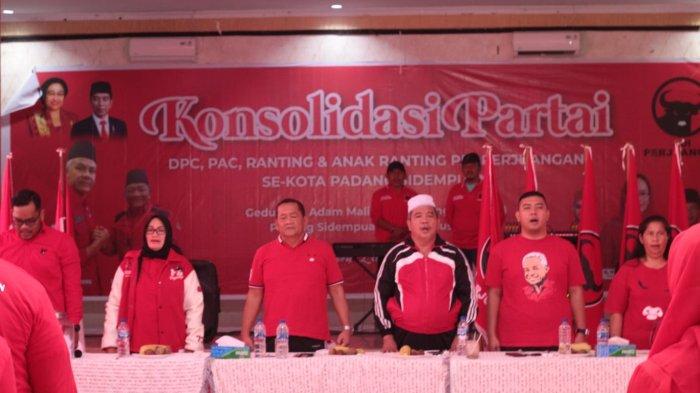Ketua DPD PDI Perjuangan Rapidin Simbolon bersama Ketua DPC PDI Padangsidimpuan dan Sorta Ertaty Siahan Ketua DPD Samosir, konsolidasi partai di Gedung H Adam Malik, Minggu (27/8/2023) bersama PDI Perjuangan Kota Padangsidimpuan.