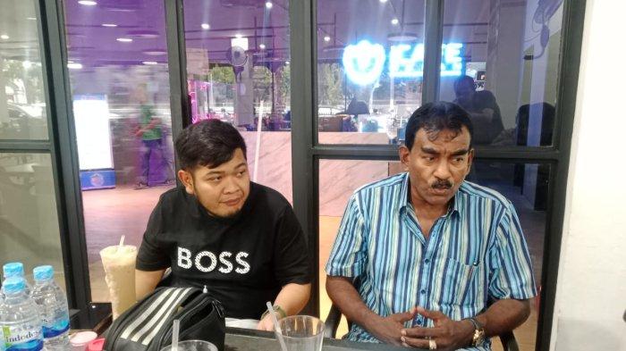 MENATAP MUSIM DEPAN-Temu pers Dirut PT KMI, Arifuddin didampingi Sekretaris Umum PSMS Medan, Julius Raja di Medan, Jumat (21/2/2025). PT KMI buka peluang bagi stakeholder untuk majukan klub di kompetisi musim depan. 
