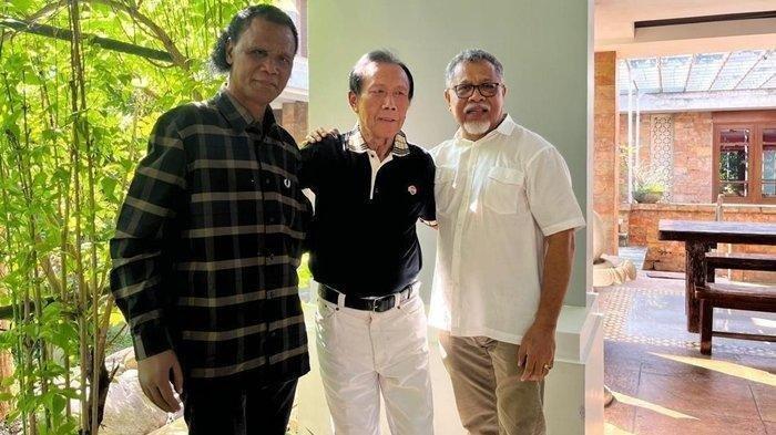 MINTA MAAF - Ketua Umum GRIB Jaya Hercules Rosario Marshal sampaikan permintaan maaf kepada Letnan Jenderal TNI (Purn) Sutiyoso di wilayah Cibubur, Jakarta Timur, pada Rabu (28/5/2025). Hercules dalam kesempatan itu menyebut Suityoso seperti ayahnya sendiri. 