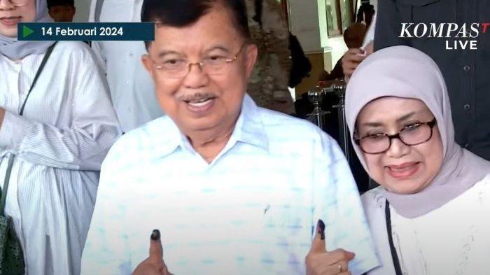 Mantan Presiden Jusuf Kalla bersama istri usai mencoblos