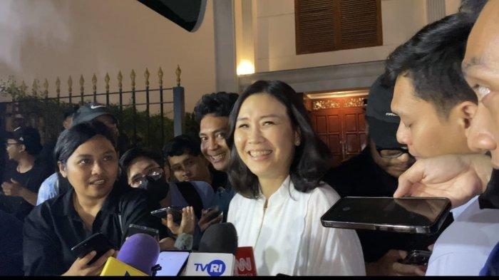 Mantan istri Basuki Tjahaja Purnama alias Ahok, Veronica Tan saat mendatangi rumah Presiden RI terpilih, Prabowo Subianto di Jalan Kertanegara IV, Kebayoran, Jakarta, Senin (14/10/2024), di tengah penyusunan kabinet.