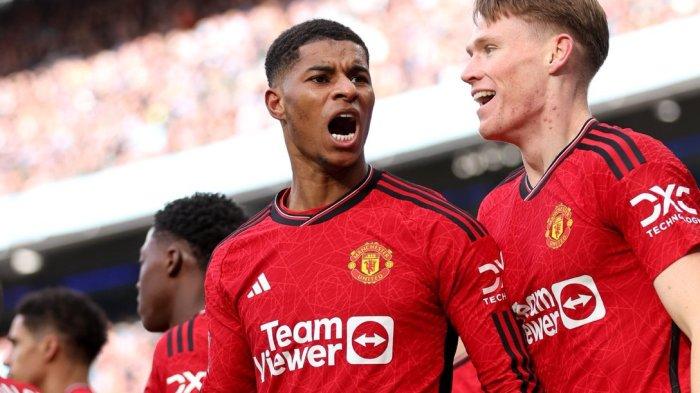 Penyerang Manchester United, Marcus Rashford (kiri)