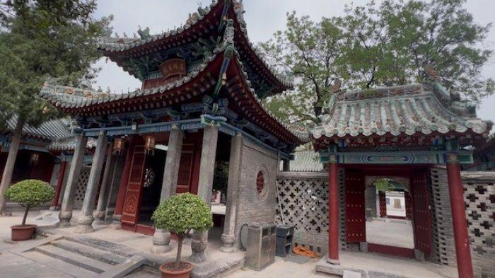 MASJID BEIDA - Pintu gerbang Masjid Beida Zhengzhou yang terletak di kawasan Distrik Guancheng Hui, Kota Zhengzhou, Provinsi Henan, Tiongkok.