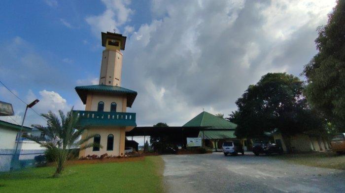 Masjid Kedatukan Sunggal yang berada di Jalan PDAM Sunggal, Kecamatan Sunggal, Kota Medan.