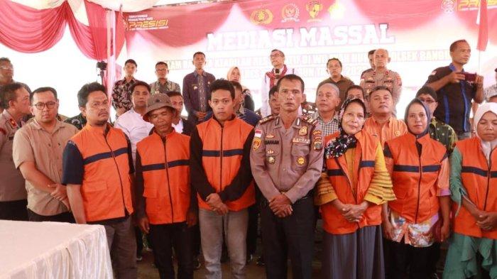 Polres Simalungun gelar restorative justice 61 kasus pencurian sawit di wilayahnya dilakukan untuk memperbaiki hubungan masyarakat dengan pemilik perkebunan yakni PT Perkebunan Nusantara IV (PT PN IV), Jumat (29/9/2023).