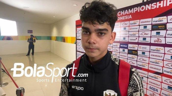 Pemain timnas U-16 Indonesia, Matt Baker saat ditemui di mixed zone Stadion Manahan, Solo pasca-laga lawan Laos, Kamis (27/6/2024).