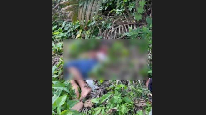 DITEMUKAN TEWAS: Kondisi mayat Jannus Wiliam Simanjuntak (44) sopir taksi online ditemukan tewas di pinggir Jalan tepatnya di Desa Suka Rinde, Kecamatan Kutalimbaru, Kabupaten Deli Serdang, Senin (24/2/2025). Mobilnya ditemukan di Kecamatan Medan Tuntungan, jauh dari posisi korban. (TRIBUN MEDAN/ISTIMEWA/WARGA)