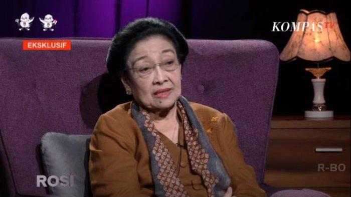 Megawati Soekarnoputri angkat bicara terkait isu Menteri Keuangan Sri Mulyani akan mundur dari kabinet Jokowi. Ketua Umum Partai Demokrasi Indonesia Perjuangan (PDI-P) blak-blakan menjawab pertanyaan Rosianna Silalahi selaku host ROSI, Kamis (8/2/2024). (Kompas TV)