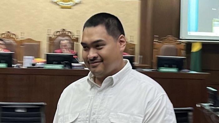 Menteri Pemuda dan Olahraga (Menpora) Ario Bimo Nandito Ariotedjo atau Dito Ariotedjo di ruang sidang di Pengadilan Tindak Pidana Korupsi (Tipikor) pada Pengadilan Negeri (PN) Jakarta Pusat, Rabu (11/10/2023). Politikus Partai Golkar itu bakal diperiksa sebagai saksi dalam sidang kasus dugaan korupsi proyek pembangunan menara Base Transceiver Station (BTS) 4G. (KOMPAS.com / IRFAN KAMIL)