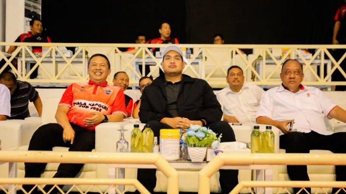 Kapolda umut Irjen Pol Agung Setya bersama Wakapolda Sumut Brigjen Pol Jawari dan para PJU Polda Sumut Menteri Pemuda dan Olahraga (Menpora), Dito Ariotedjo menyaksikan kejuaraan Voli Kapolri Cup 2023 zona I di Gor Unimed, Jalan Wiliem Iskandar, Desa Medan Estate, Kecamatan Deliserdang, Jumat (4/8/2023).